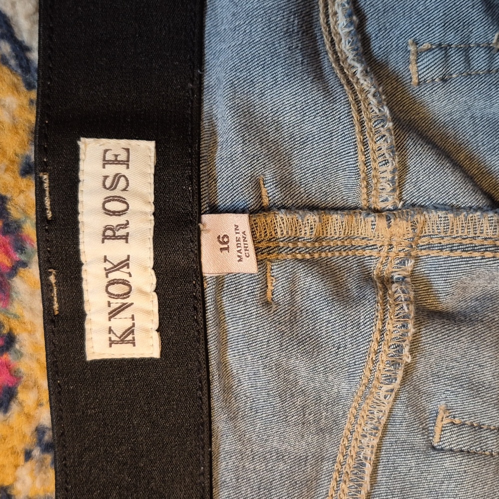 🎈Knox Rose Floral Embroidered Midrise  Ankle Cropped Skinny Jeans - Picture 4 of 4